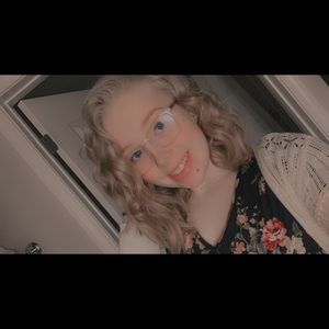 Meet your Posher, Chloe